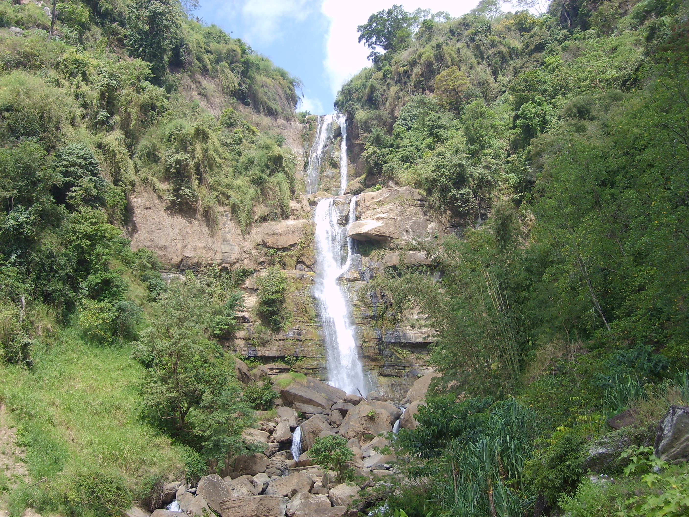 Tengku Lese Waterfall