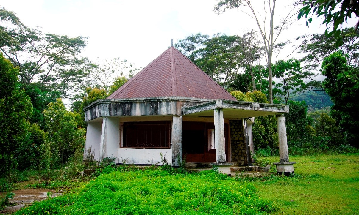 Kuburan Motang Rua ( Motang Rua Cemetery )